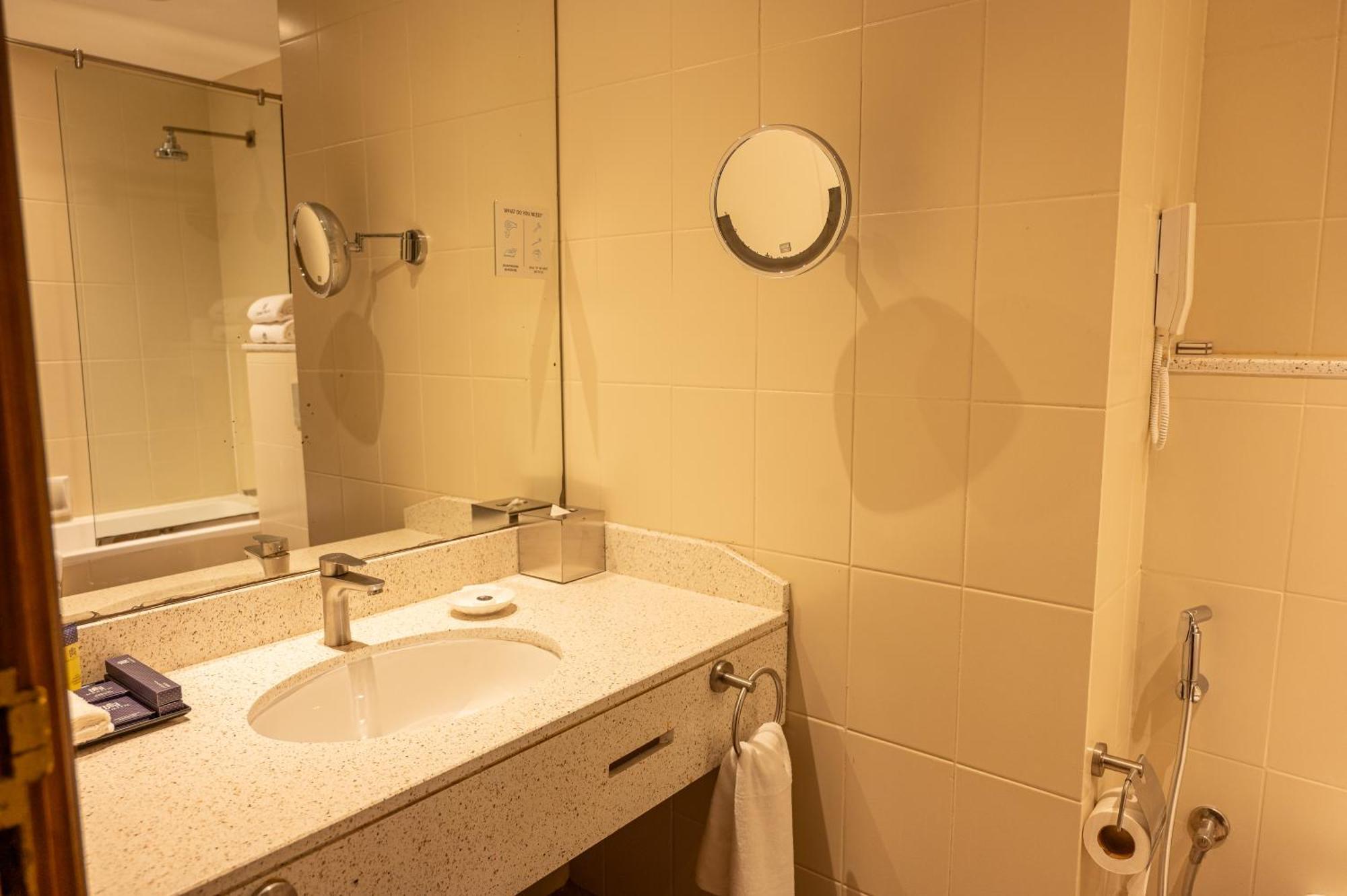 Majestic Cove Hotel - Formerly Le Meridien Fairway Dubaj Zewnętrze zdjęcie