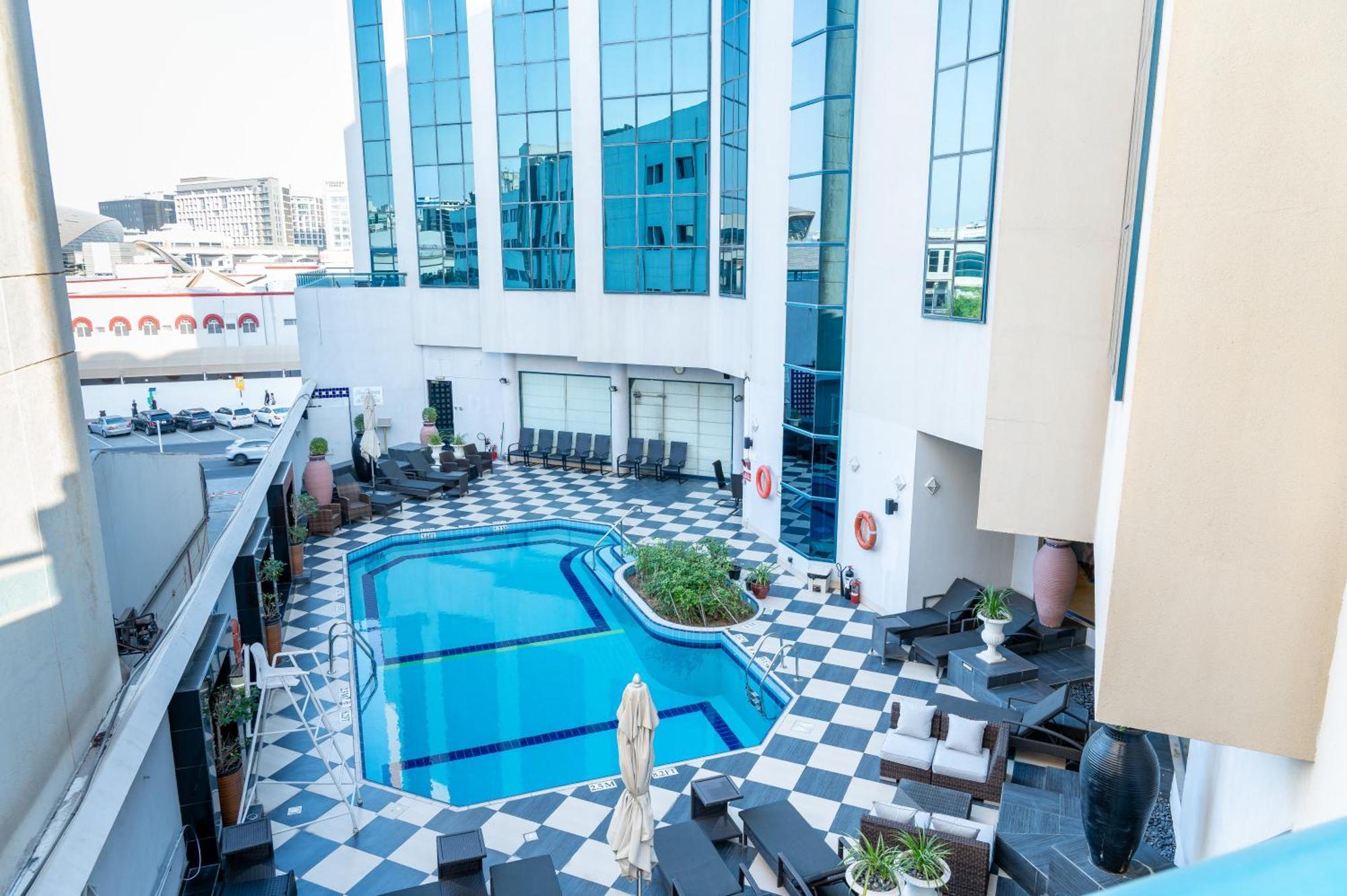 Majestic Cove Hotel - Formerly Le Meridien Fairway Dubaj Zewnętrze zdjęcie